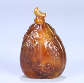 A piece of Qing Dynasty old amber melon fruit snuff bottle