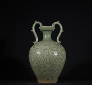 A piece of Song Dynasty Yaozhou kiln blue glaze peony pattern dragon ear bottle