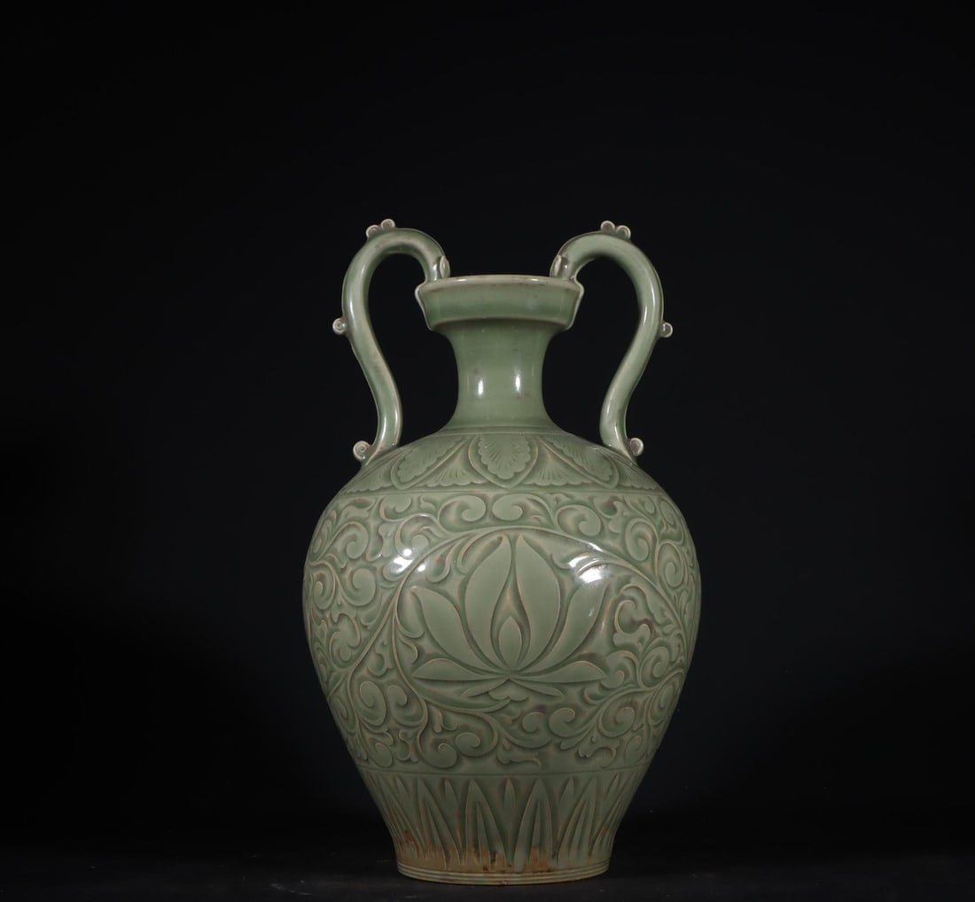 A piece of Song Dynasty Yaozhou kiln blue glaze peony pattern dragon ear bottle (1 of 9)