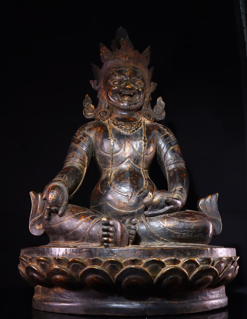 A piece of agarwood yellow statue of the God of Wealth: Agarwood yellow God of Wealth statue Size: H:70W:45cm (The Dimensions Of All Batches Are Manually Measured.If You Need More Detailed Information, Please Contact Our Customer Service Before Bidding.)
