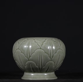 A piece of Tang Dynasty Yue kiln secret color celadon petal wash