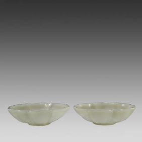 A pair of Hetian jade seed material begonia shaped pen wash from the Qing Dynasty