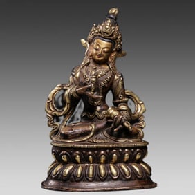 A partial bronze gilt seated statue of Vajrasattva hammer from the Qing Dynasty