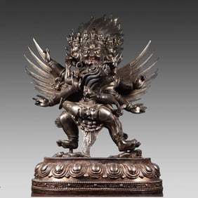 A bronze Buddha statue of the Qing Dynasty