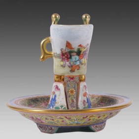 A piece of Qing Dynasty Qianlong pastel yellow ground ancient moon xuan landscape infant drama cup