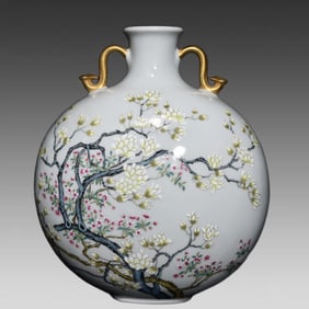 A piece of Qing Dynasty Yongzheng pastel floral pattern amphora