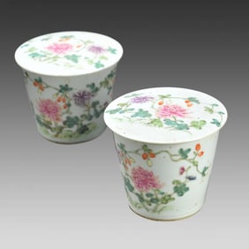 A pair of small covered boxes of small pastels on the fine road of the period of the Republic of
