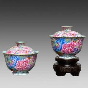 A pair of enamel bowls