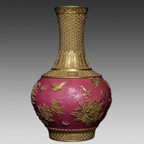 A Qing Dynasty Qianlong carmine rolling road gold ground embossed flower butterfly pattern