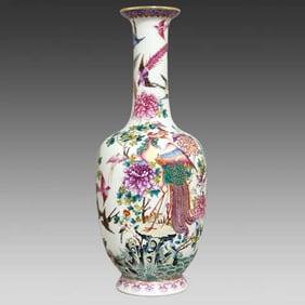 A pair of Qing Dynasty Yongzheng Hundred Birds Chaofeng Long Diameter Bottle