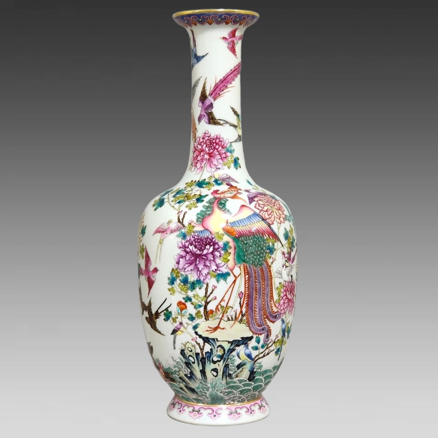 A pair of Qing Dynasty Yongzheng Hundred Birds Chaofeng Long Diameter Bottle (1 of 8)