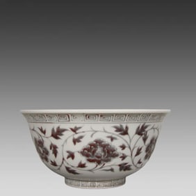 A large bowl of red entwined flowers in the glaze of Yongzheng of the Qing Dynasty