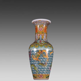 A Qing Dynasty material tire colorful dragon pattern offering bottle