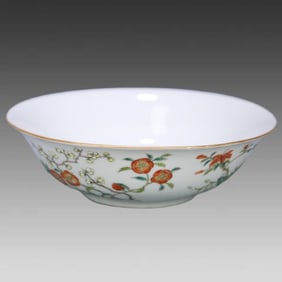 A large bowl of pastel flowers from Guangxu from the Qing Dynasty