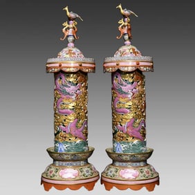 A pair of Qing Dynasty Qianlong Gu Yuexuan Heavy Industry pastel, gilt hollow cloud dragon pattern