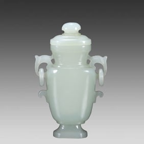 A double-ringed ear appreciation bottle of Hetian jade from the Qing Dynasty