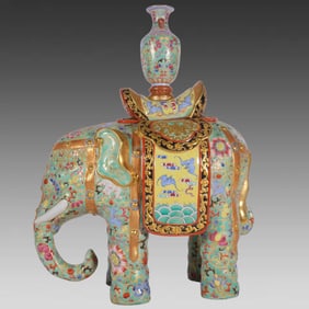 A piece of Qianlong in the Qing Dynasty enamel color green land depicted gold and Taiping image
