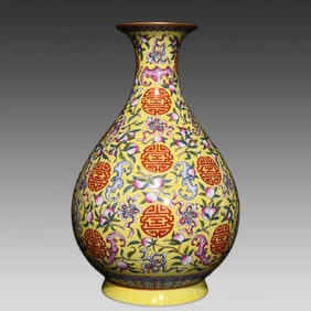 A piece of Qing Dynasty Jiaqing yellow ground pastel Fushou pattern jade pot spring bottle
