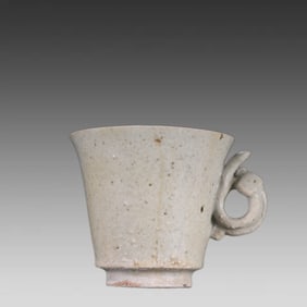 A piece of Sui Dynasty celadon cup