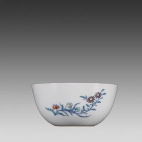 A piece of Qing Dynasty bucket color floral pattern cup