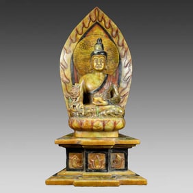 A Buddha statue of Hetian jade from the Han Dynasty