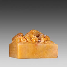 A Qing Dynasty Tian Huangshi dragon and phoenix button seal