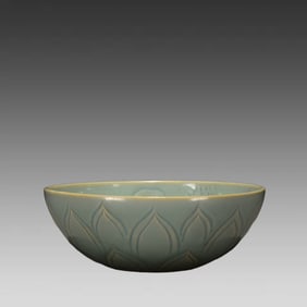 A Song Dynasty Ru kiln Cai character knowledge azure glaze inner dragon pattern bowl