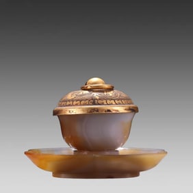 A piece of Liaojin agate wrapped in a gold tray cup