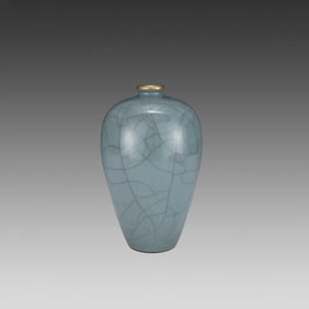 A piece of Song Dynasty official kiln plum vase