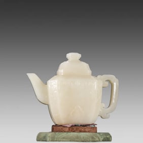 A Qing Dynasty dragon pattern pot of Hetian jade
