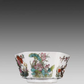 A piece of Qing Dynasty pastel floral pattern hexagonal bowl