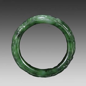 A phoenix bracelet of Hetian jasper from the Qing Dynasty