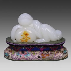 A Hetian jade monkey offering ornament