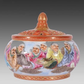 A piece of Qianlong of the Qing Dynasty enamel color alum red painted gold through the scene of