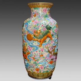 A delicate Ten Thousand Flowers Do Not Fall to the Ground, Lion Rolling Hydrangea, Nine Lions in the