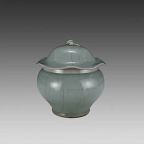 A piece of Song Dynasty Longquan kiln lotus leaf lid jar