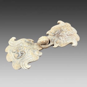A phoenix bird buckle of exquisite Hetian jade from the Han Dynasty