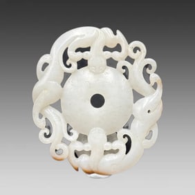 A beautiful Han Dynasty dragon pendant