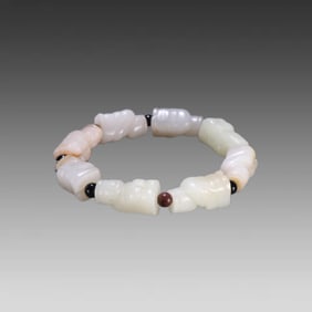 A noble bracelet of Qing Dynasty Hetian jade