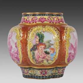 A piece of enamel painted gold anchovy grass windowed landscape Western figure jar
