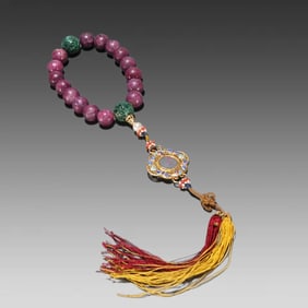 A piece of Qing Dynasty ruby eighteen sons in hand