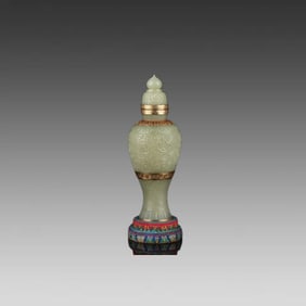 A piece of Qing Dynasty "Hetian Jade Bottle"