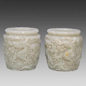 A pair of dragon pattern jars of Hetian jade from the Qing Dynasty