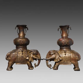 A pair of copper lacquered ornaments copywriting ornaments and peaceful elephant ornaments
