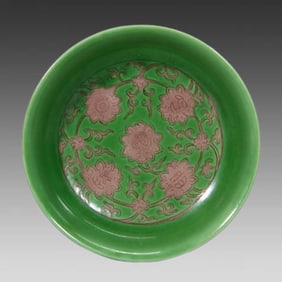 A Ming Dynasty Jiajing green purple color entwined branch lotus pattern dish