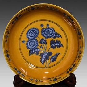 A pair of Ming Dynasty Xuande yellow ground blue and white floral pattern plates