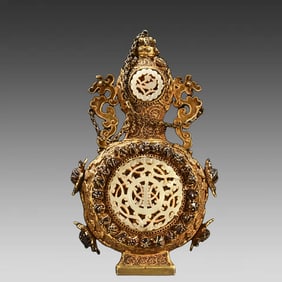 A gourd bottle with silver gilt filigree inlaid with Hetian jade from the Qing Dynasty
