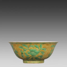 A piece of Ming Dynasty Xuande yellow ground green color four seasons floral pattern bowl