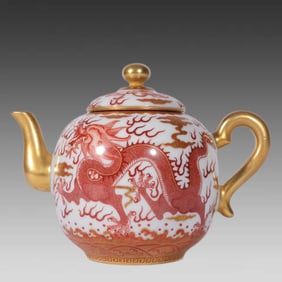 A Qing Dynasty Qianlong pastel alum red painted gold dragon pattern teapot