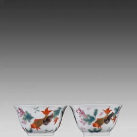 A pair of Qing Dynasty pastel fish algae pattern tea bowls